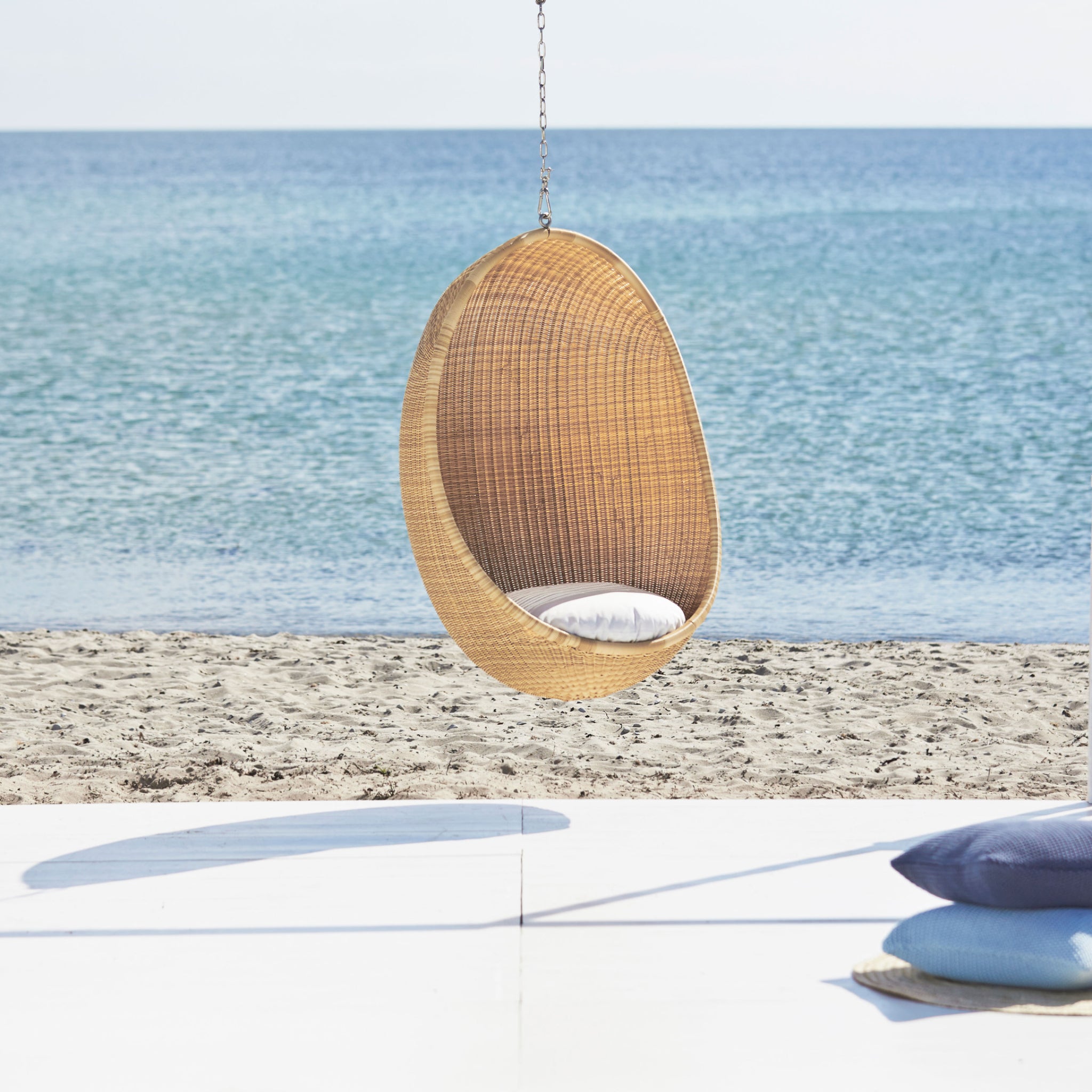 Hanging Egg Chair Exterior