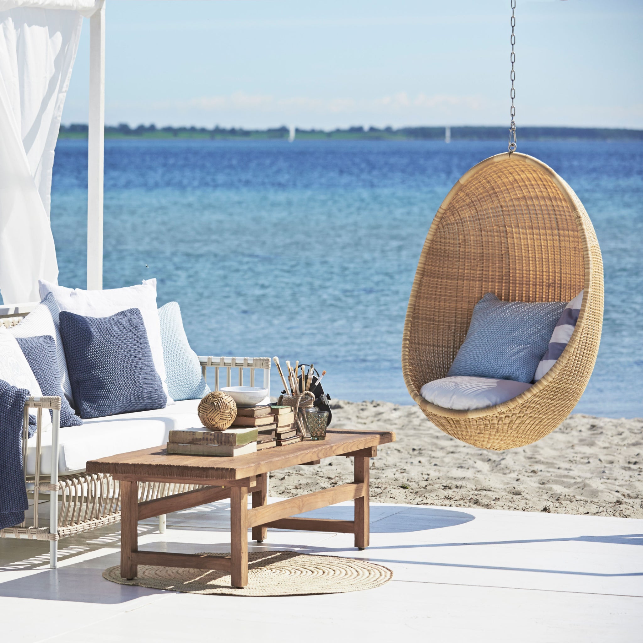 Hanging Egg Chair Exterior