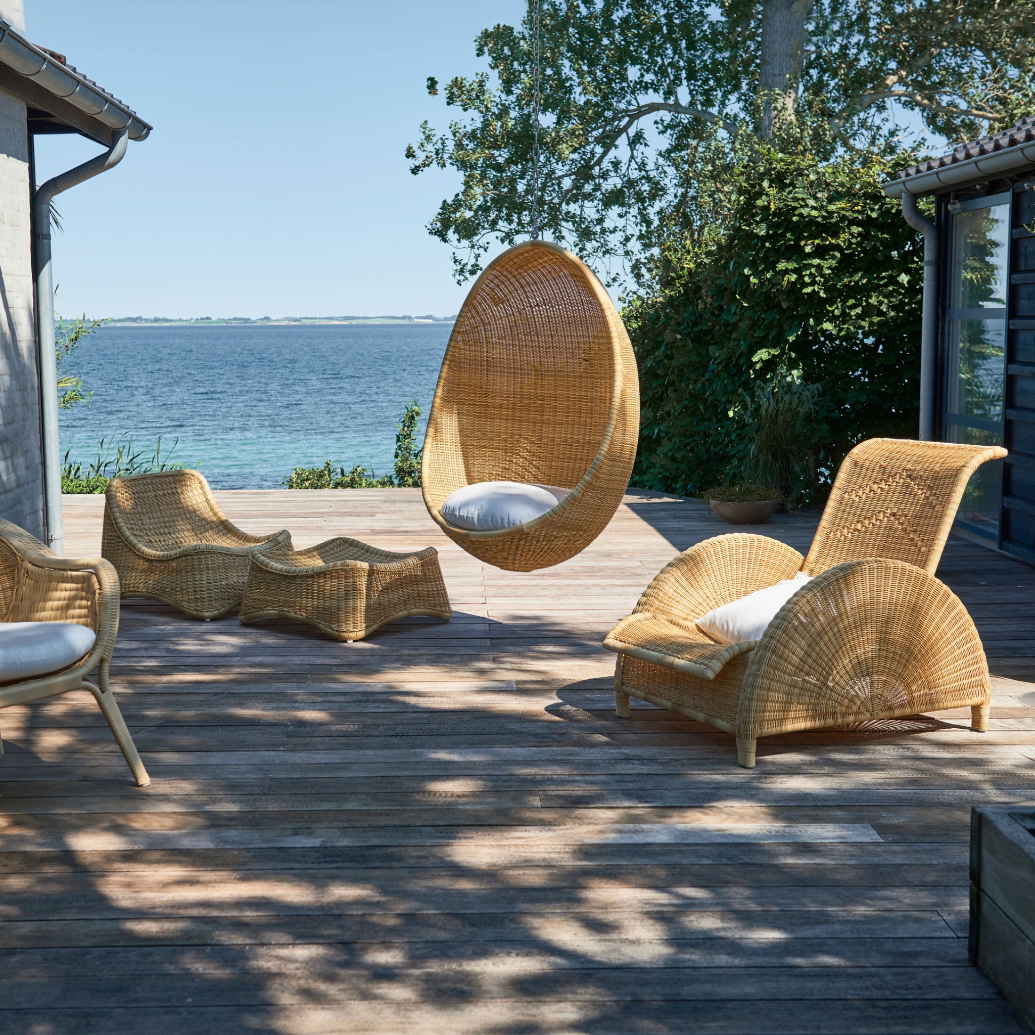 Hanging Egg Chair Exterior